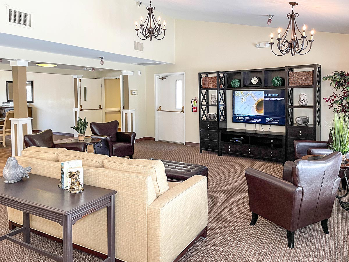 Sterling Ridge Senior Living living room